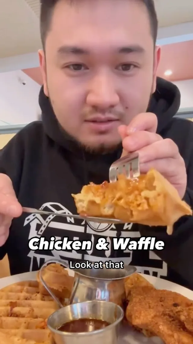 The perfect combo of crispy, savory, and sweet—can’t go wrong with our chicken & waffle! 🧇 🍗 
(📸 @trillnationfilms)